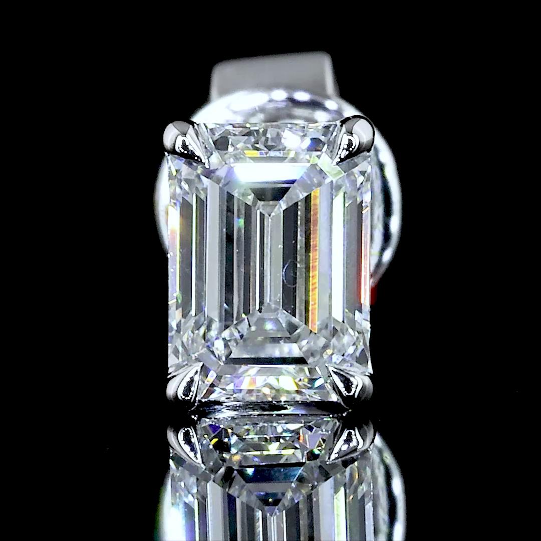 Lab-Grown 0.99 Carat Emerald F-VS1 Diamond 14K White Gold Studs Earrings