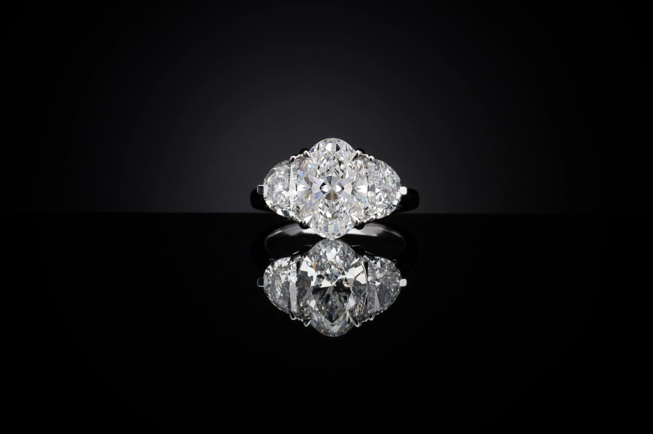 Lab-Grown 1.56 Carat Oval E-VS1 Diamond 14K White Gold 3 Stones Ring