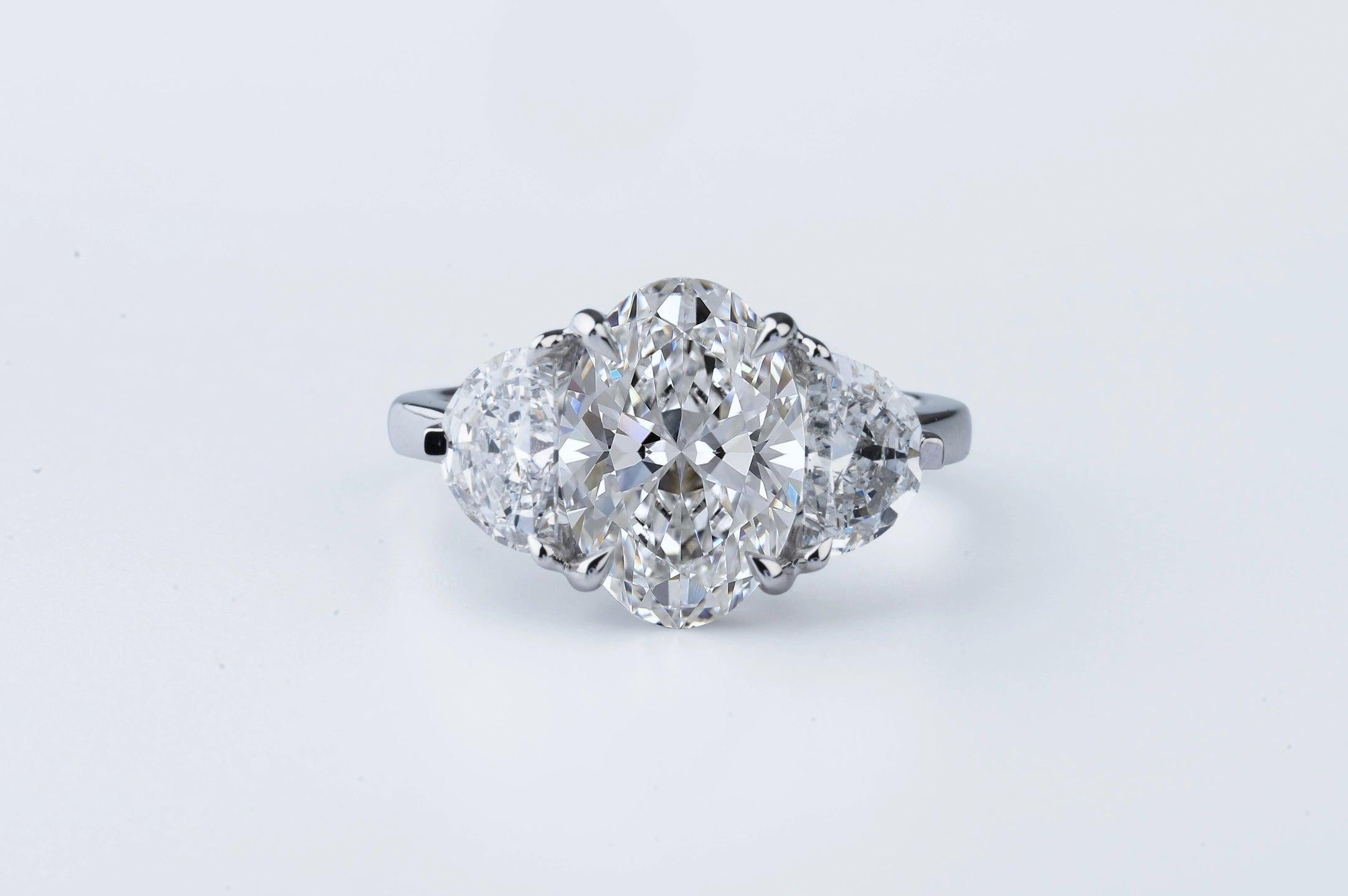Lab-Grown 1.74 Carat Oval E-VS1 Diamond Platinum 3 Stones Ring