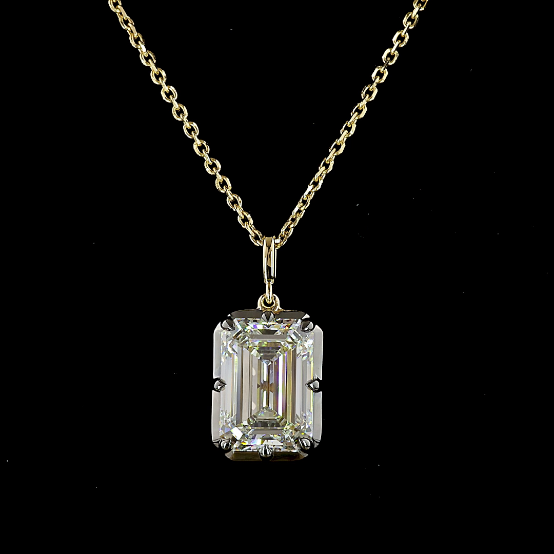 Lab-Grown 4.01 Carat Emerald E-F-VS1 Diamond 14K Yellow Gold Solitaire Pendant