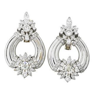 18K Gold Chandelier Earrings with 11.95 Carat Old European Cut G VVS2 Diamonds