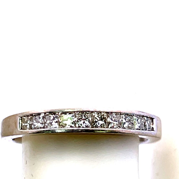 0.30 Carat Princess Cut J VS2 Diamond 18 Karat White Gold Band Ring