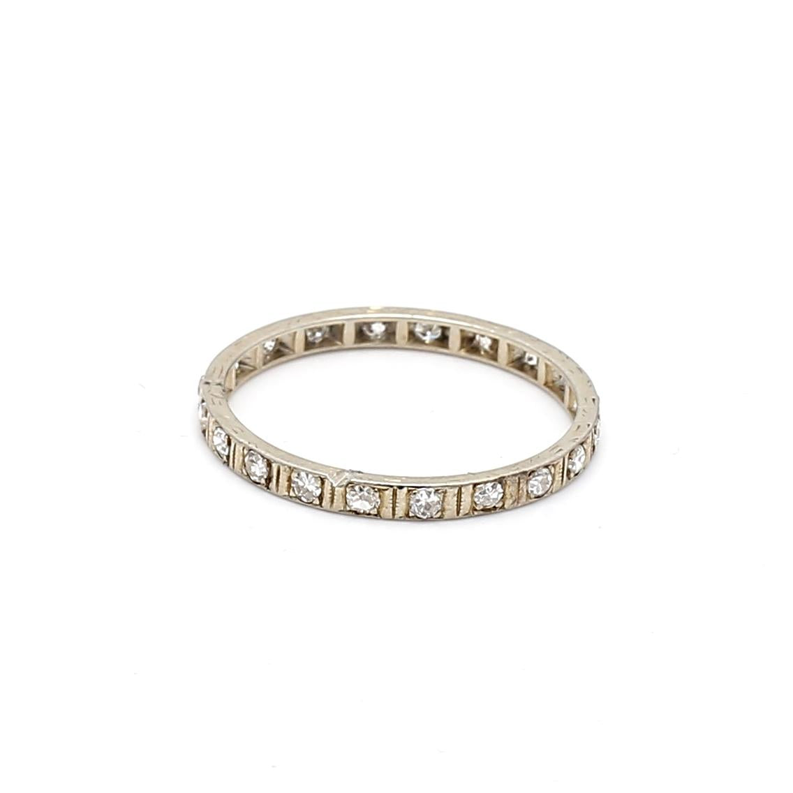 Vintage 18K Yellow Gold Band Ring with 0.6 Carat Round Diamonds Size 9