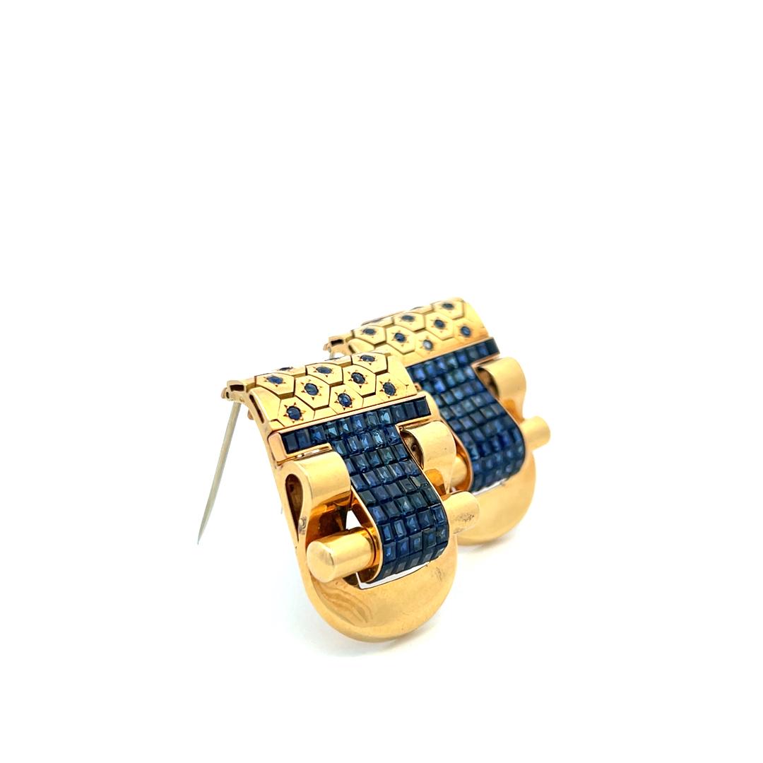 12.90 Carat Princess Cut and Round Brilliant Sapphire 18 Karat Yellow Gold Pin