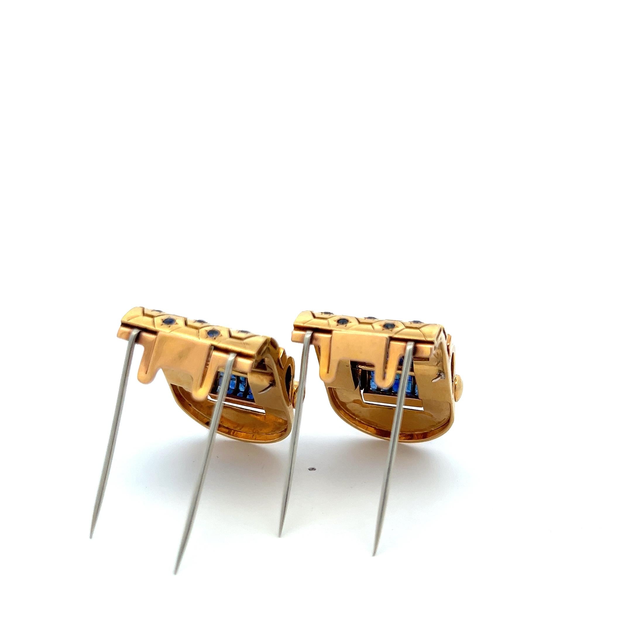 12.90 Carat Princess Cut and Round Brilliant Sapphire 18 Karat Yellow Gold Pin