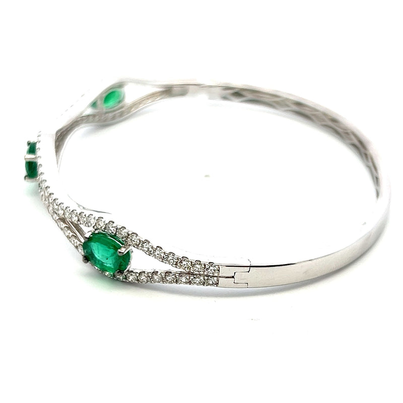 2.94 Carat Round Diamond 2.25 Carat Emerald White Platinum Bangle Bracelet