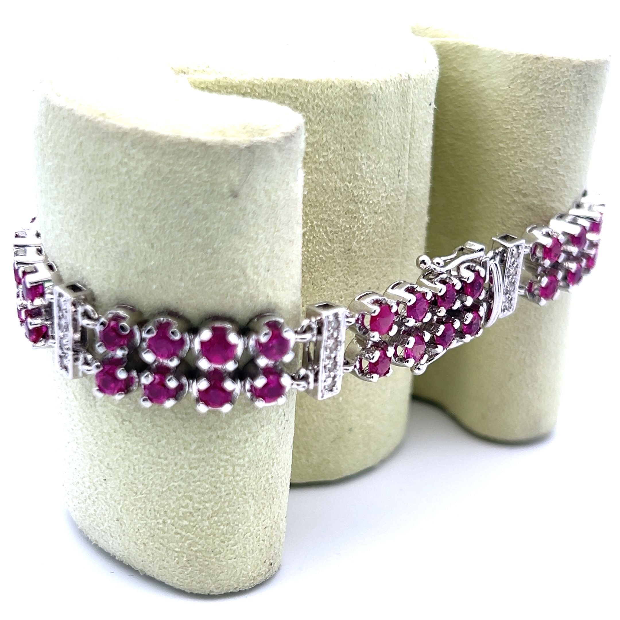 8.40 Carat Sapphire 0.84 Carat Round Diamond 14 Karat White Gold Tennis Bracelet