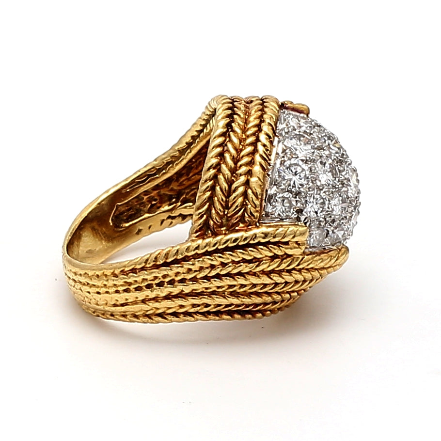 Van Cleef & Arpels 1.80 Carat Round Brilliant G VS2 Diamond 18 Karat Gold Cluster Ring