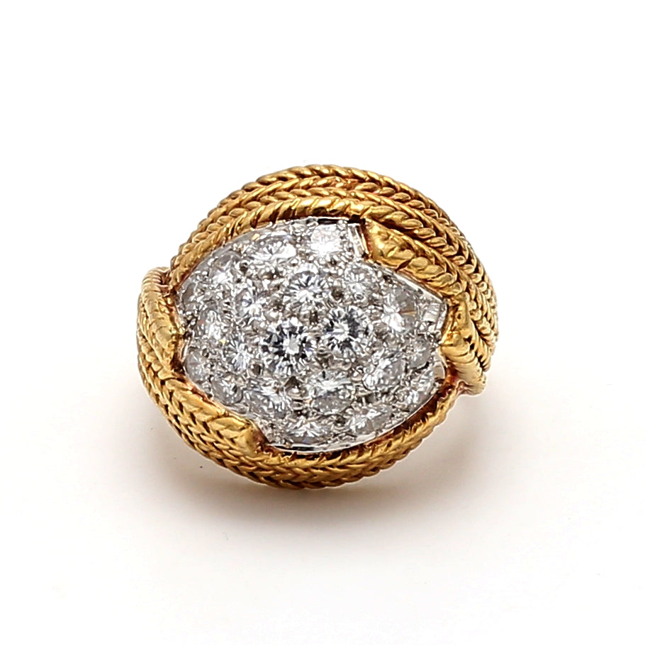 Van Cleef & Arpels 1.80 Carat Round Brilliant G VS2 Diamond 18 Karat Gold Cluster Ring