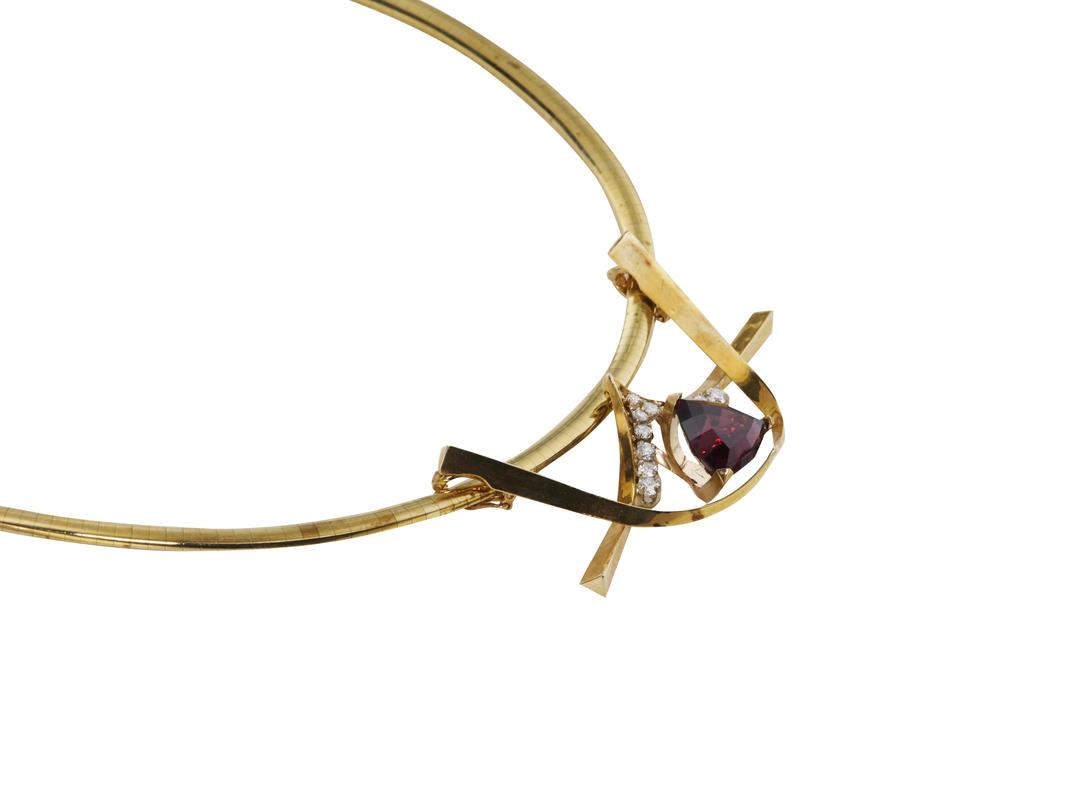 14K Yellow Gold Collar Necklace with 0.5ct Round G VS Diamonds and 7ct Ruby