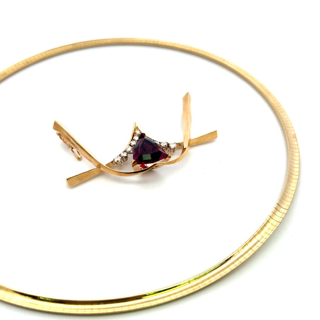 14K Yellow Gold Collar Necklace with 0.5ct Round G VS Diamonds and 7ct Ruby