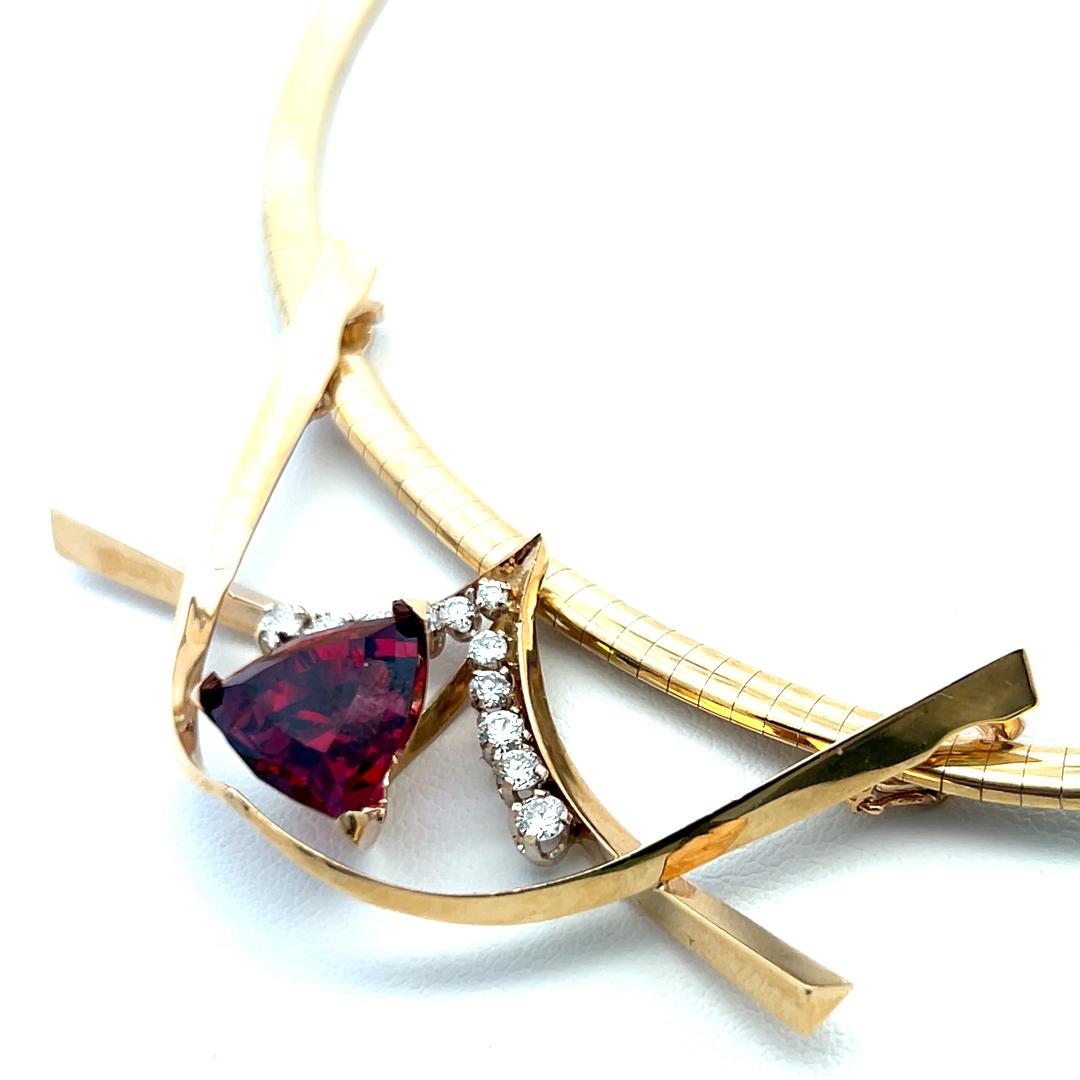 14K Yellow Gold Collar Necklace with 0.5ct Round G VS Diamonds and 7ct Ruby