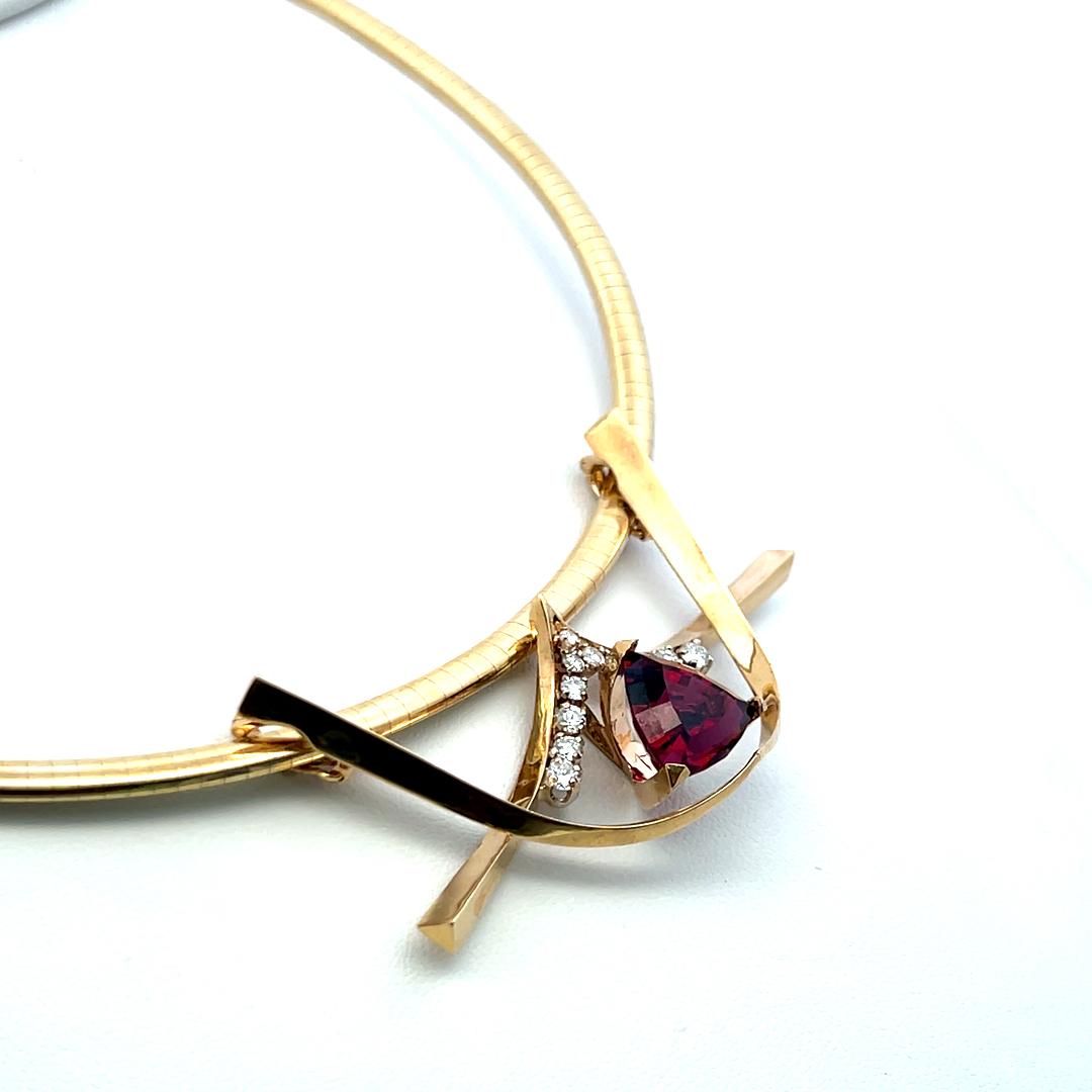 14K Yellow Gold Collar Necklace with 0.5ct Round G VS Diamonds and 7ct Ruby