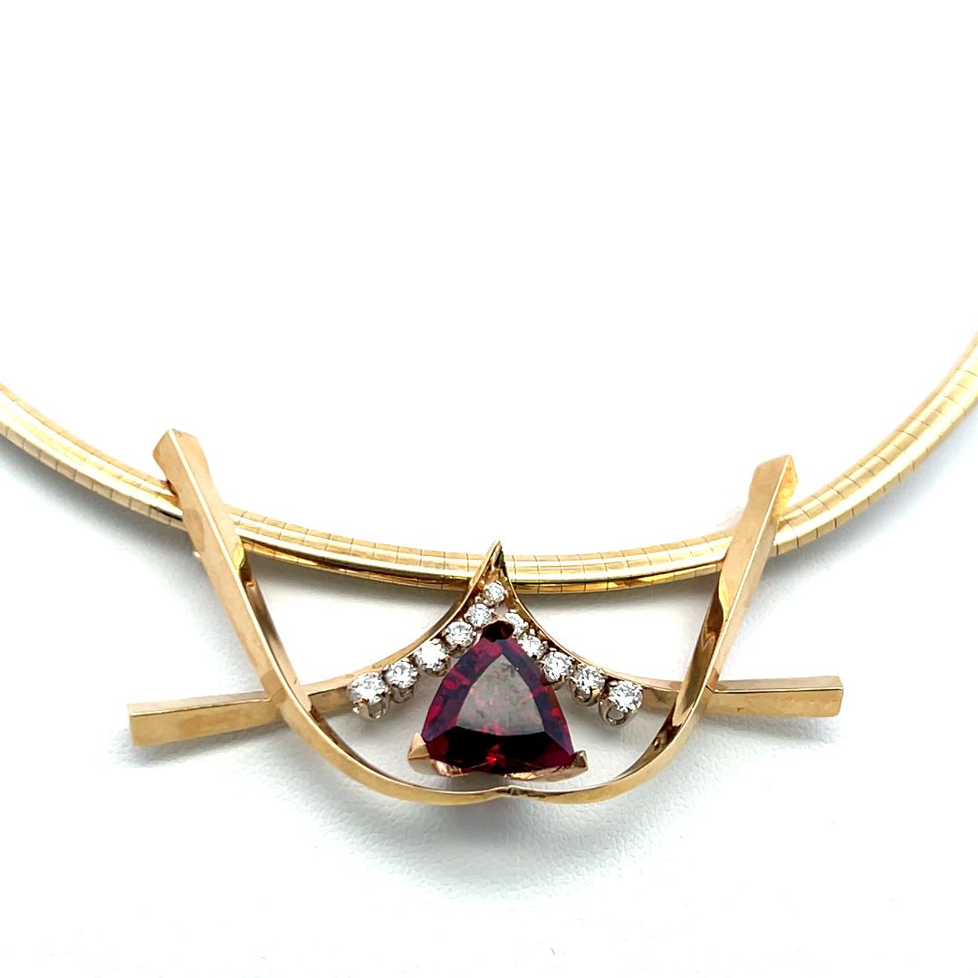14K Yellow Gold Collar Necklace with 0.5ct Round G VS Diamonds and 7ct Ruby