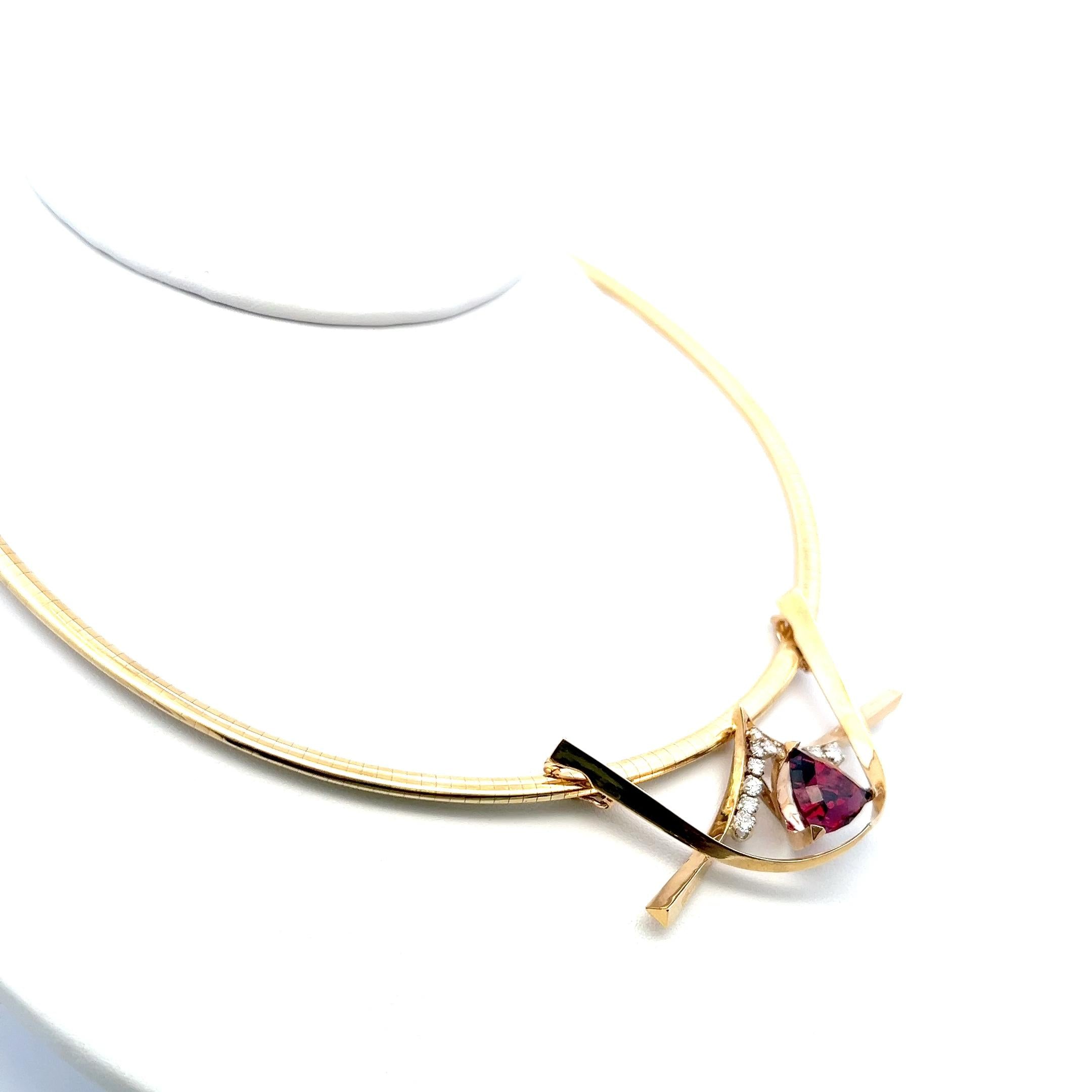 14K Yellow Gold Collar Necklace with 0.5ct Round G VS Diamonds and 7ct Ruby