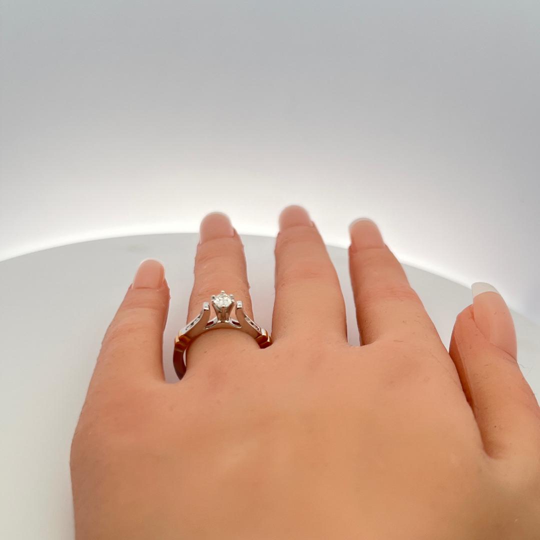 0.90 Carat Marquis Shape and Round Brilliant I VS Diamond 14 Karat Yellow Gold E