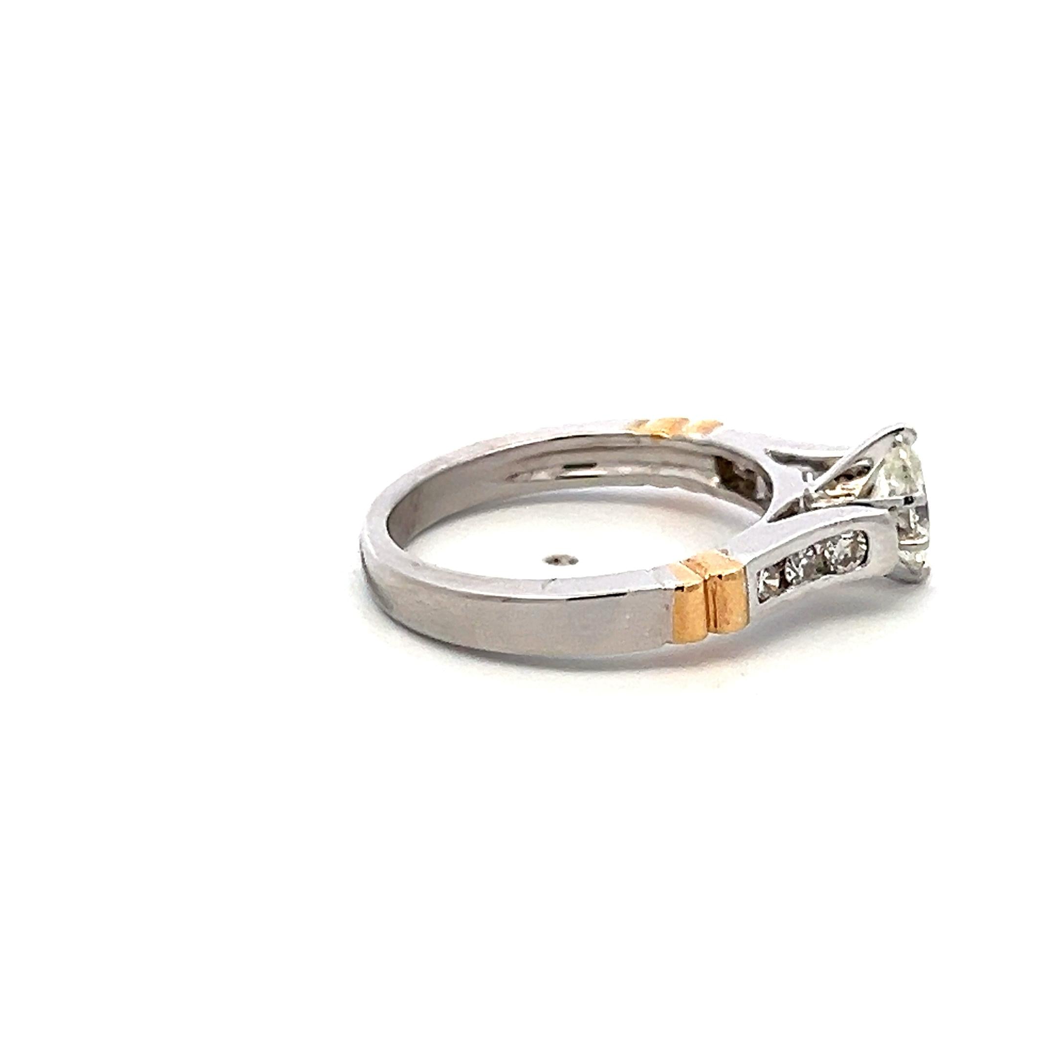 0.90 Carat Marquis Shape and Round Brilliant I VS Diamond 14 Karat Yellow Gold E