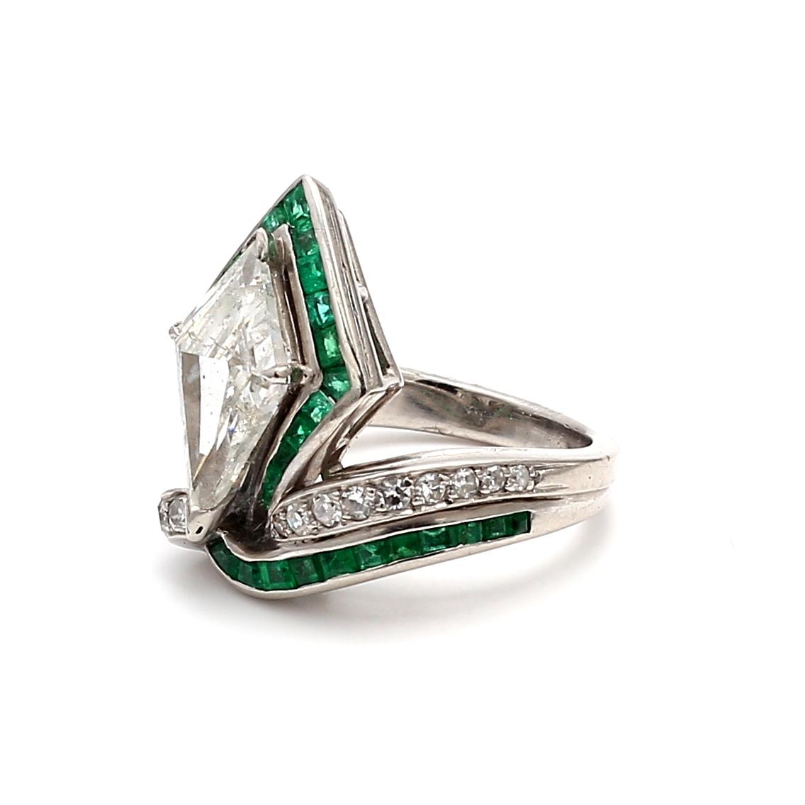 2.50ct Kite Diamond & Emerald Platinum Art Deco Ring with Round Brilliant Accent