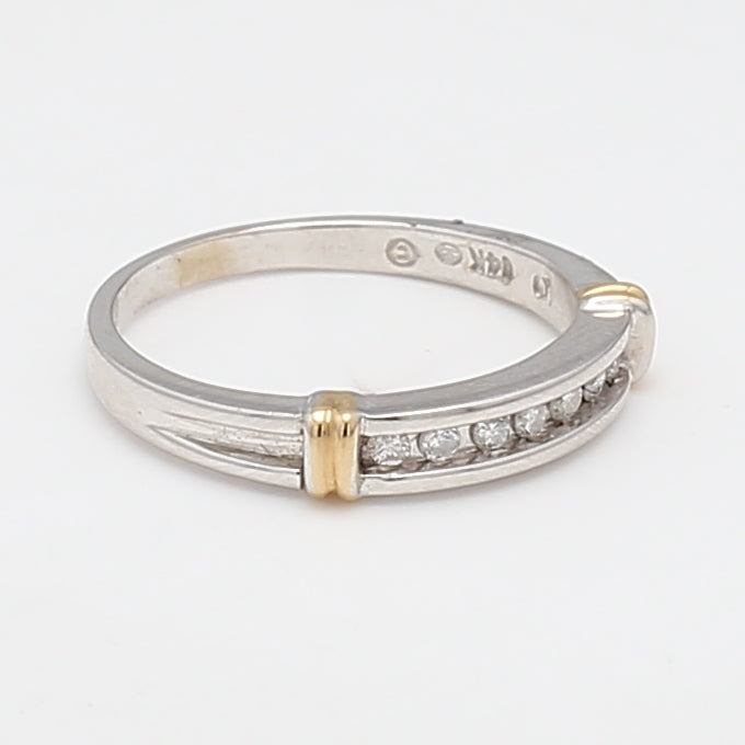 0.18 Carat Round Brilliant Diamond 14 Karat Two Tone Gold Band Ring