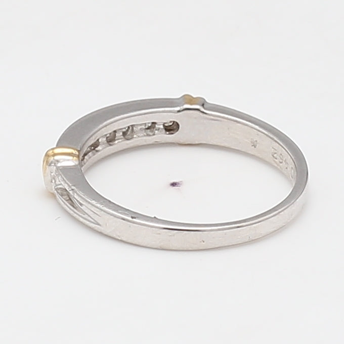 0.18 Carat Round Brilliant Diamond 14 Karat Two Tone Gold Band Ring