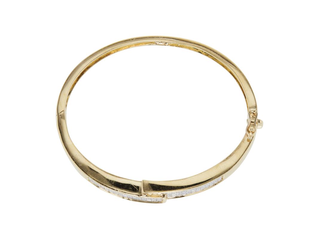 18K Yellow Gold Bangle Bracelet with 1.75 Carat Princess Cut F-SI2 Diamonds