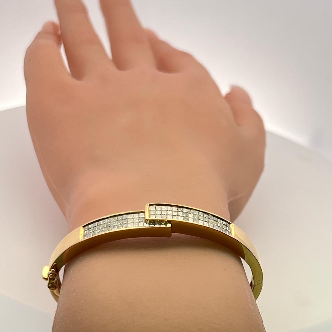 18K Yellow Gold Bangle Bracelet with 1.75 Carat Princess Cut F-SI2 Diamonds
