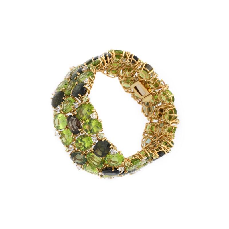18K Yellow Gold Link Bracelet 2.28 Carat Semi Precious Stone 142.5 Carat Peridot