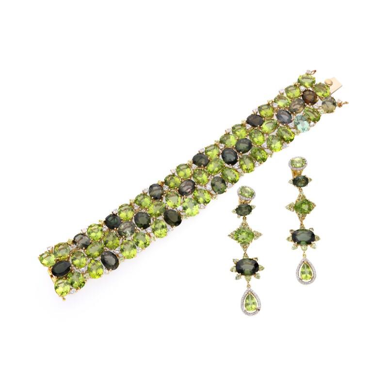 18K Yellow Gold Link Bracelet 2.28 Carat Semi Precious Stone 142.5 Carat Peridot