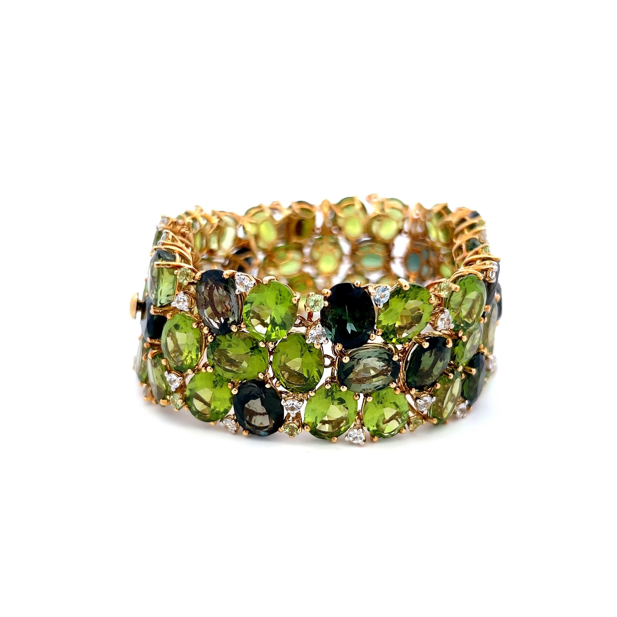 18K Yellow Gold Link Bracelet 2.28 Carat Semi Precious Stone 142.5 Carat Peridot