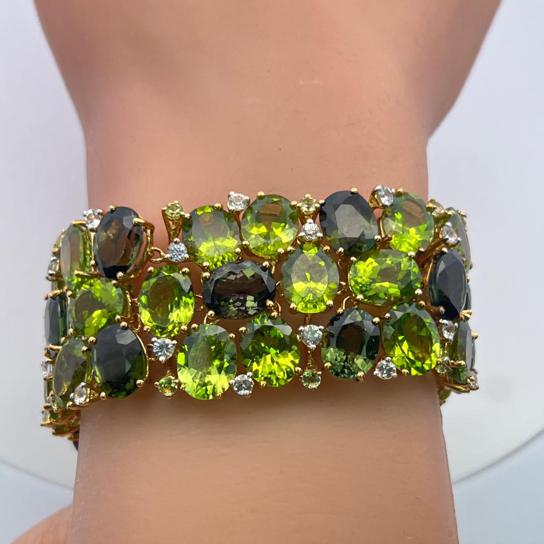 18K Yellow Gold Link Bracelet 2.28 Carat Semi Precious Stone 142.5 Carat Peridot
