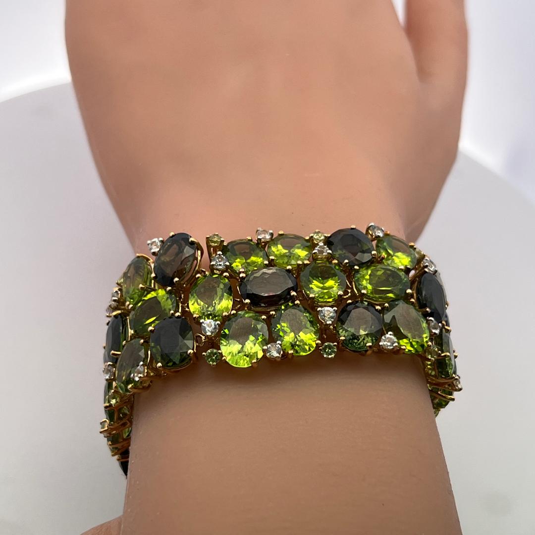 18K Yellow Gold Link Bracelet 2.28 Carat Semi Precious Stone 142.5 Carat Peridot