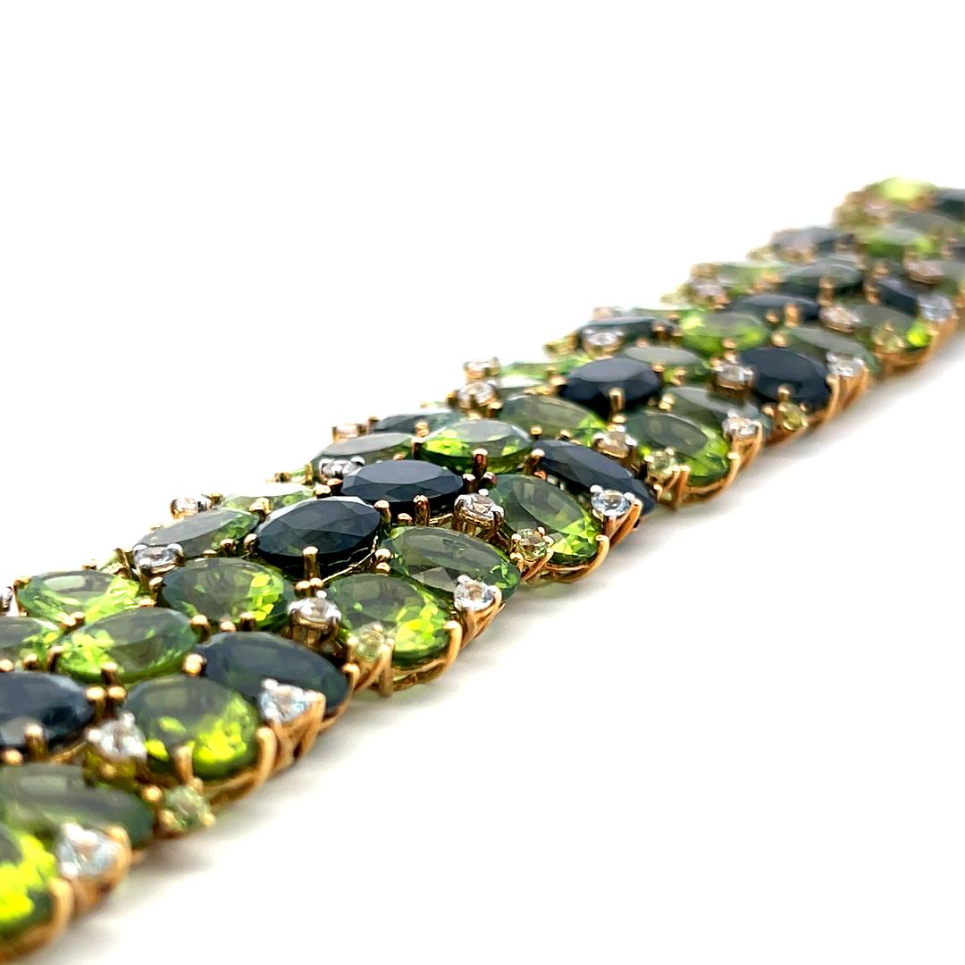 18K Yellow Gold Link Bracelet 2.28 Carat Semi Precious Stone 142.5 Carat Peridot