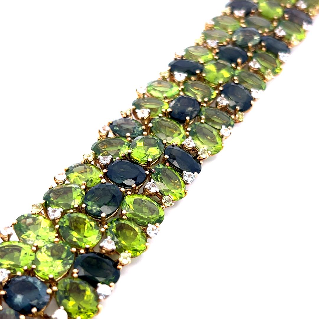 18K Yellow Gold Link Bracelet 2.28 Carat Semi Precious Stone 142.5 Carat Peridot