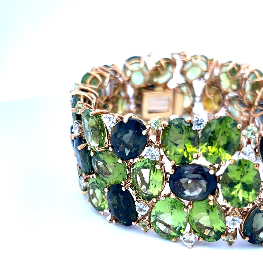 18K Yellow Gold Link Bracelet 2.28 Carat Semi Precious Stone 142.5 Carat Peridot
