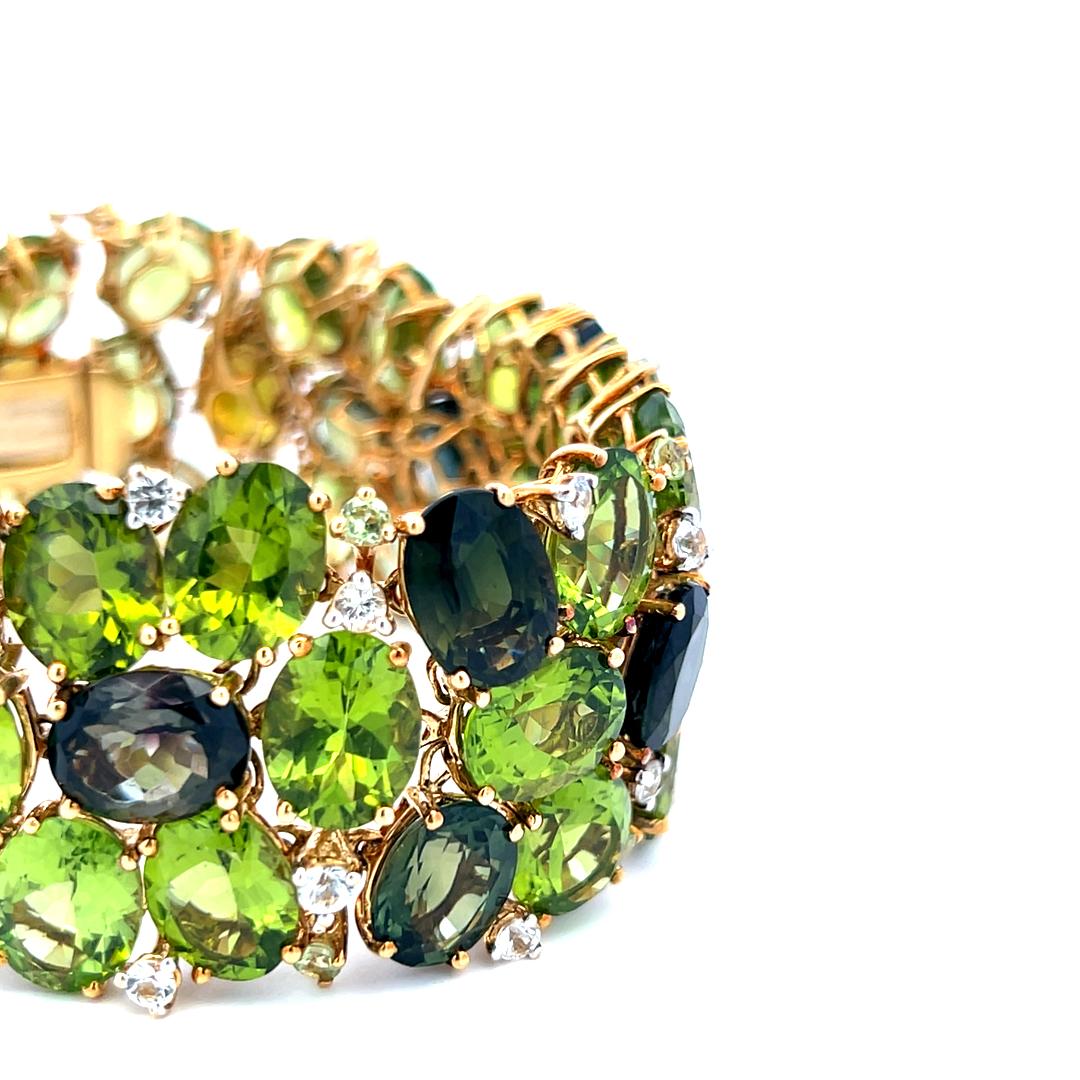 18K Yellow Gold Link Bracelet 2.28 Carat Semi Precious Stone 142.5 Carat Peridot