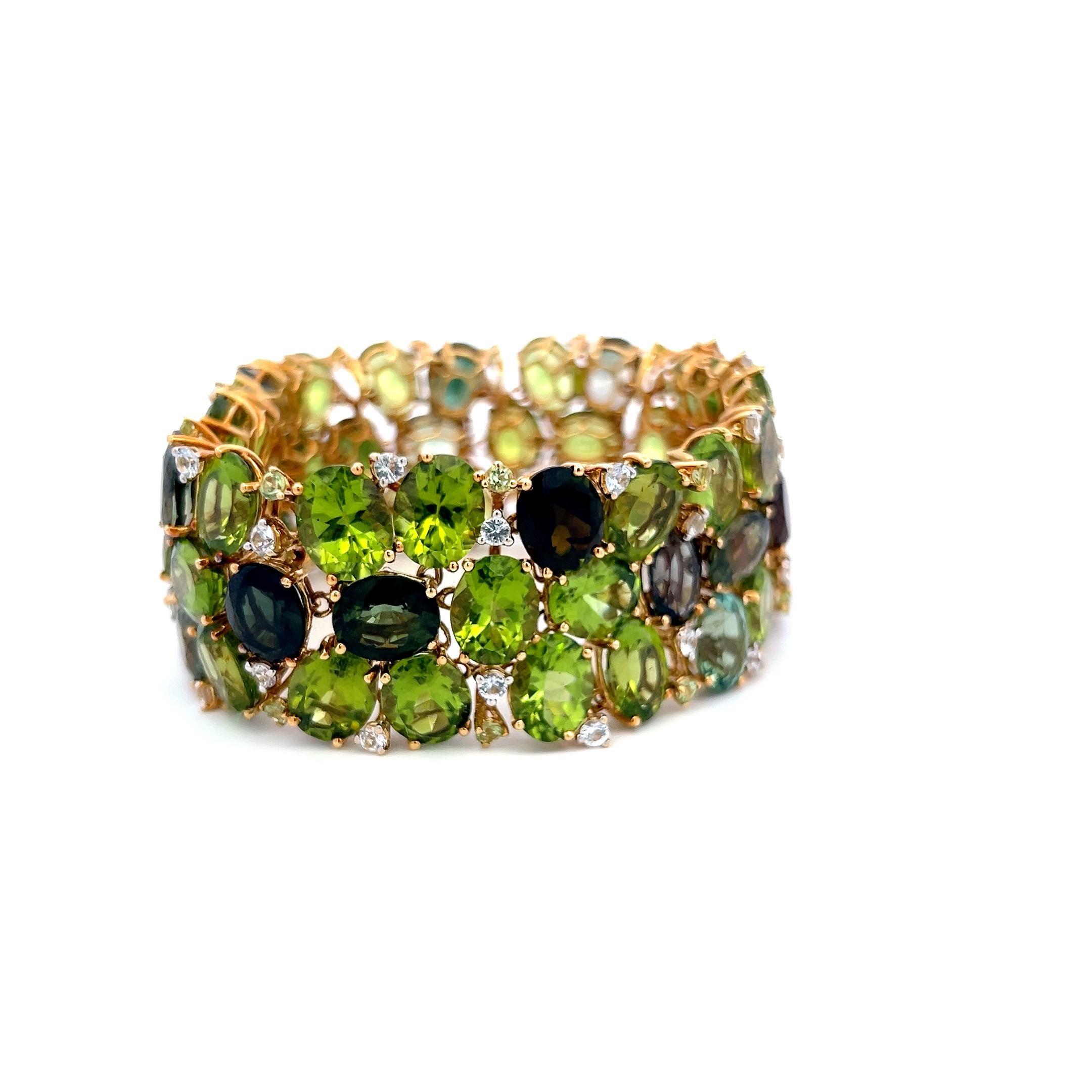 18K Yellow Gold Link Bracelet 2.28 Carat Semi Precious Stone 142.5 Carat Peridot