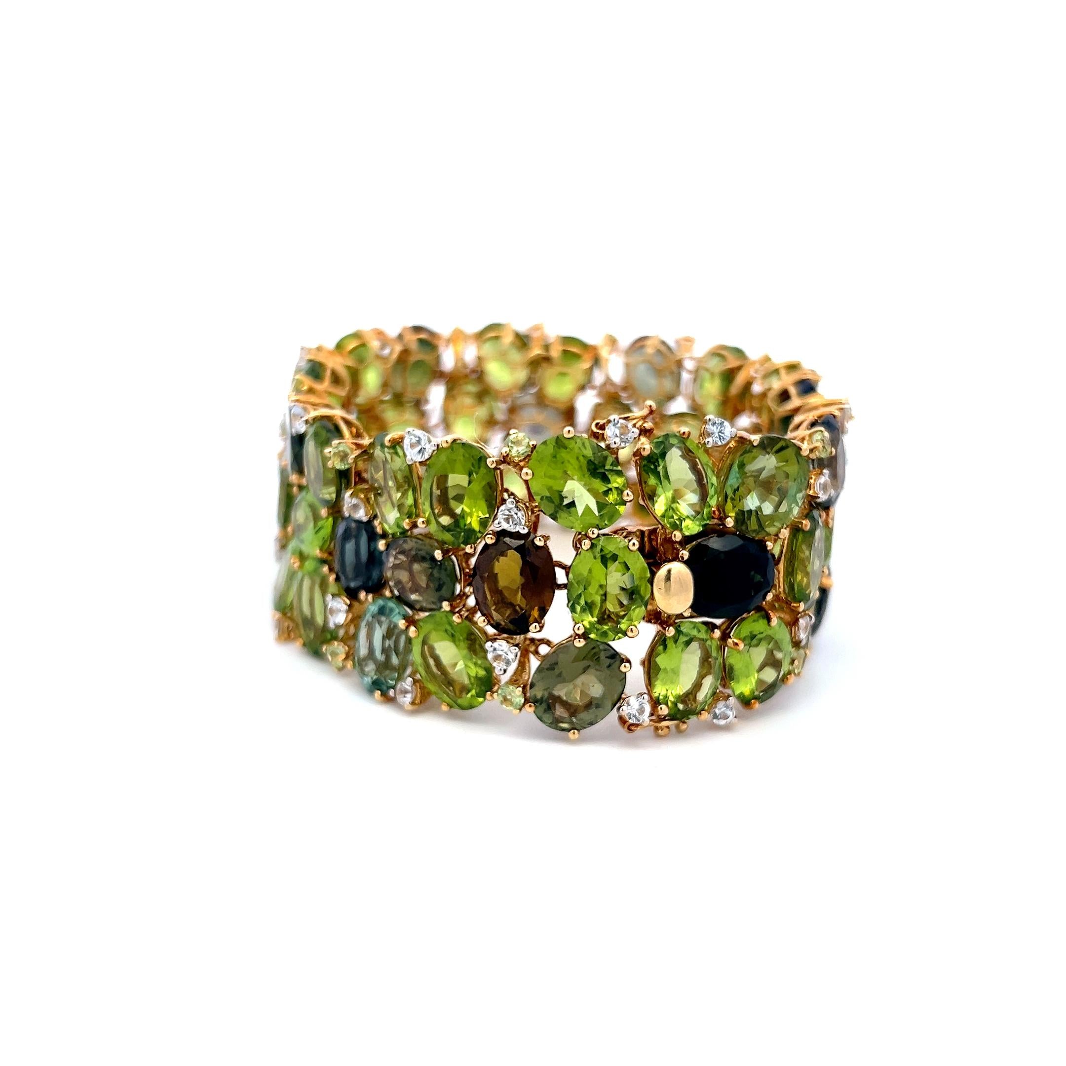 18K Yellow Gold Link Bracelet 2.28 Carat Semi Precious Stone 142.5 Carat Peridot