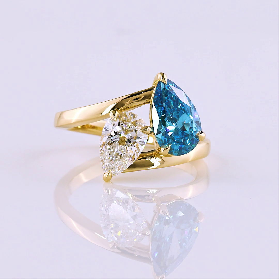 Lab-Grown 2.5 Carat Pear E-VS1 Diamond 14K Yellow Gold Toi Et Moi Ring
