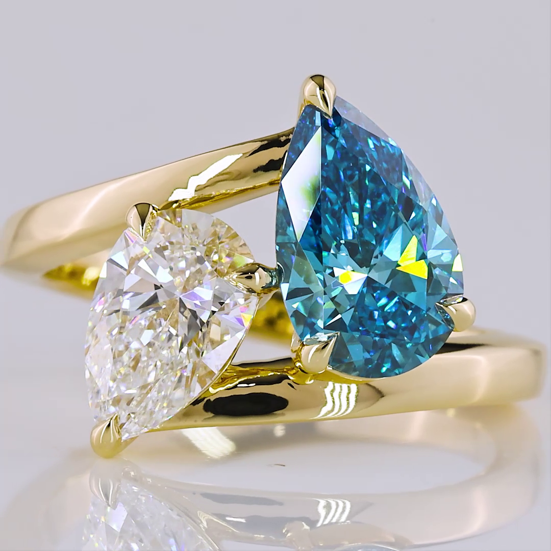Lab-Grown 2.5 Carat Pear E-VS1 Diamond 14K Yellow Gold Toi Et Moi Ring