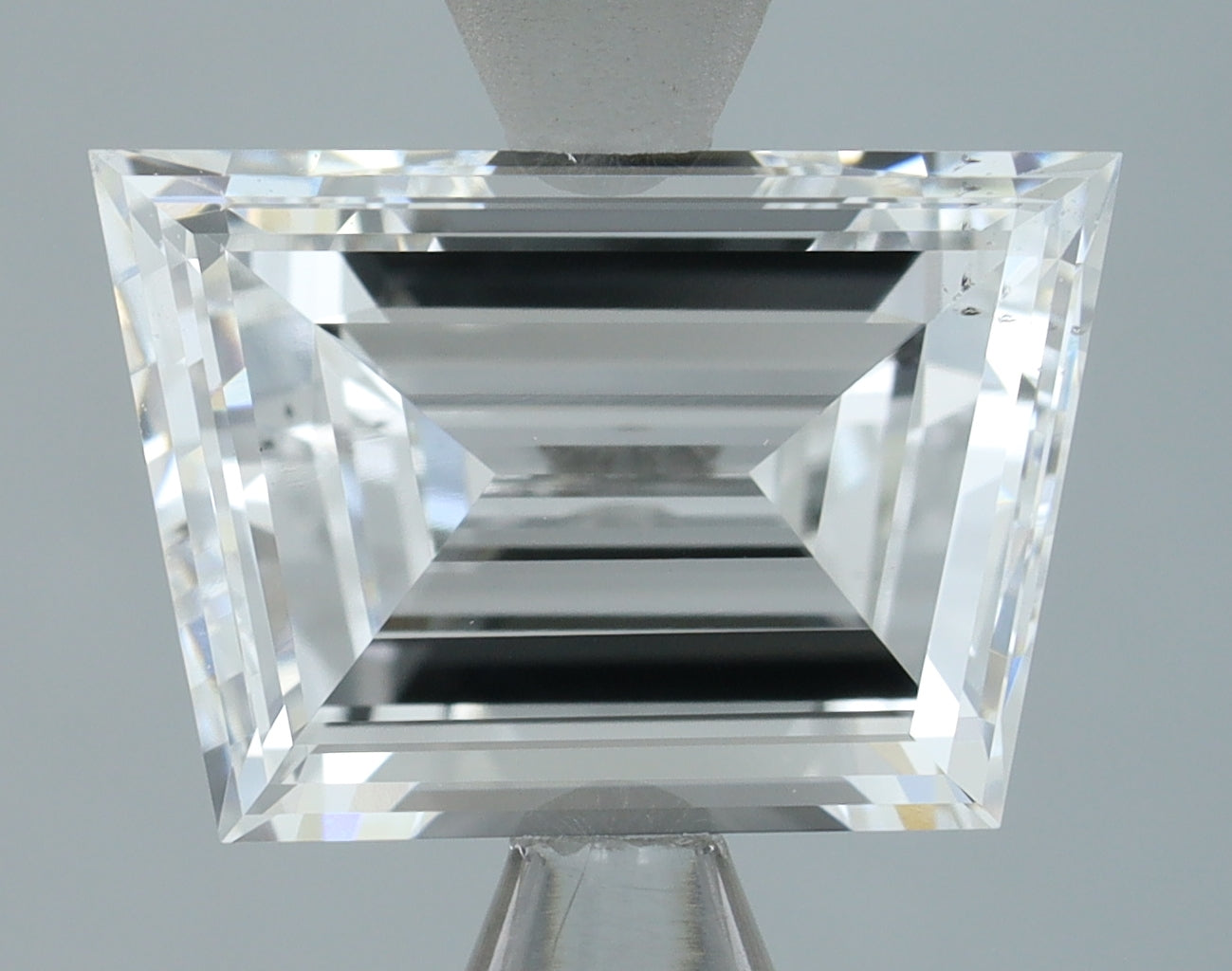 Lab-Grown 2.00 Carat Trapezoid Shape Diamond color D Clarity VS1, precious stones, engagement diamonds