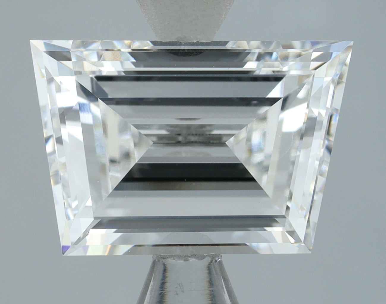 Lab-Grown 2.01 Carat Trapezoid Shape Diamond color E Clarity VVS2, precious stones, engagement diamonds