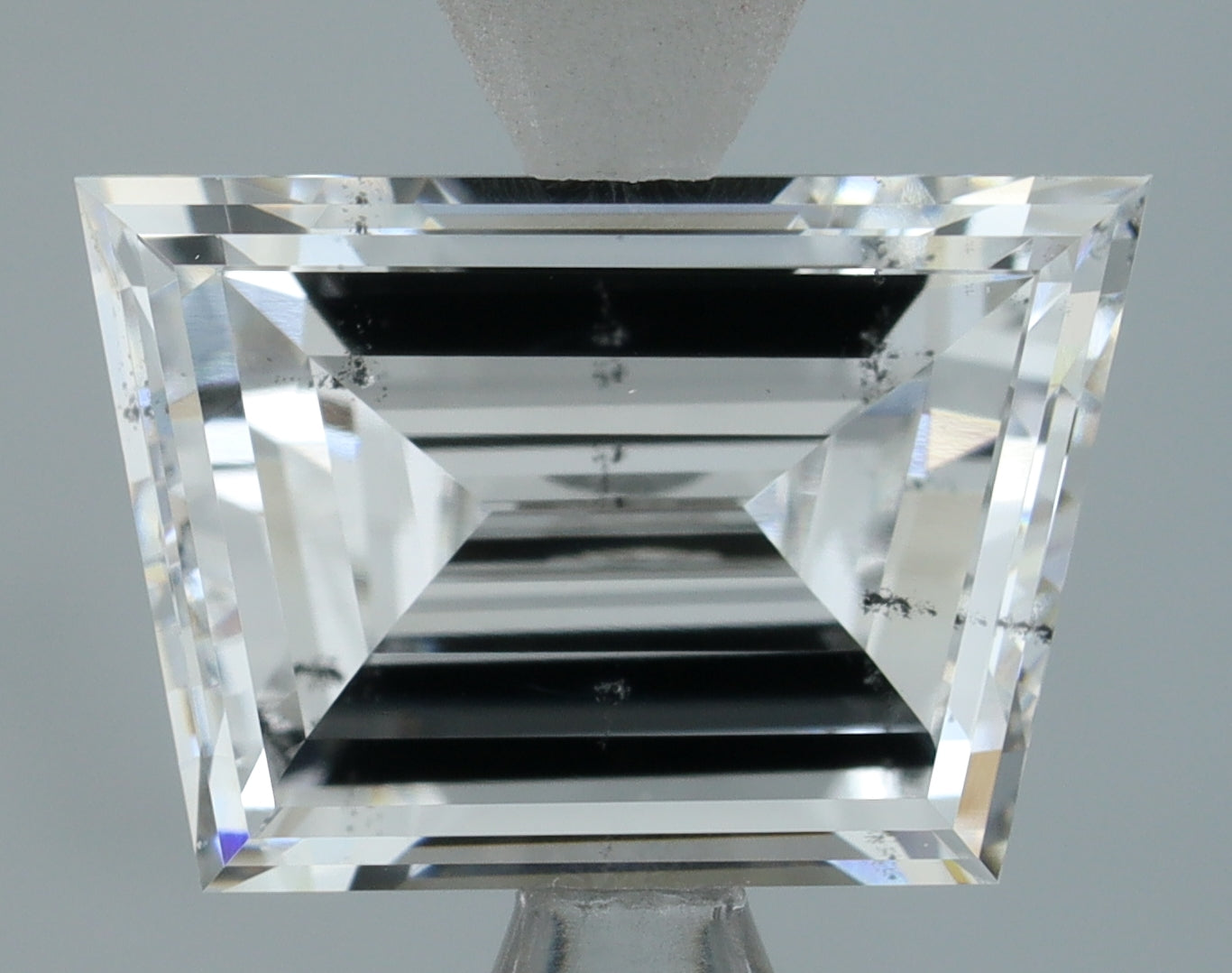 Lab-Grown 2.00 Carat Trapezoid Shape Diamond color E Clarity SI1, precious stones, engagement diamonds