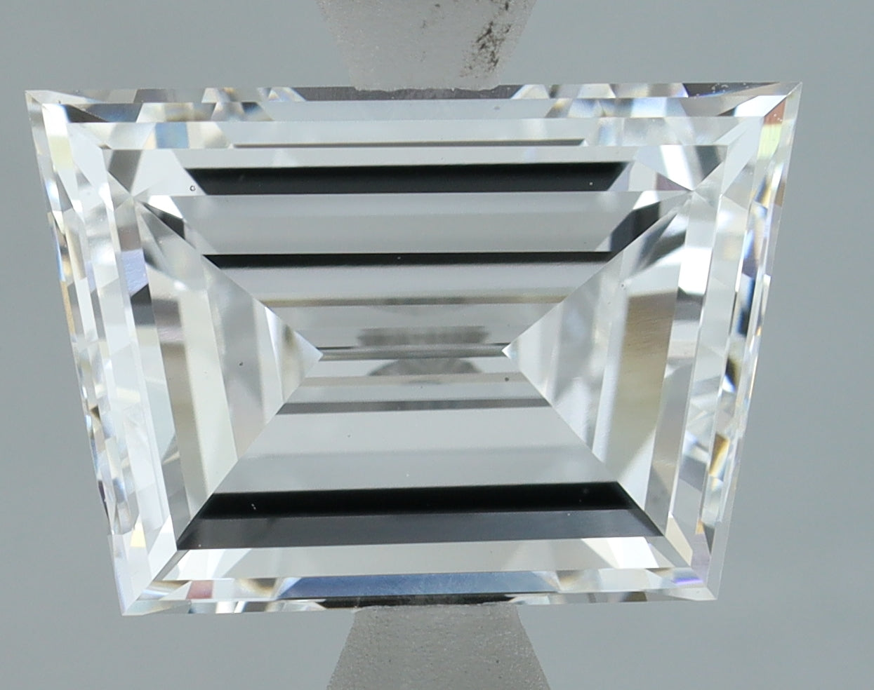 Lab-Grown 2.00 Carat Trapezoid Shape Diamond color E Clarity VS1, precious stones, engagement diamonds