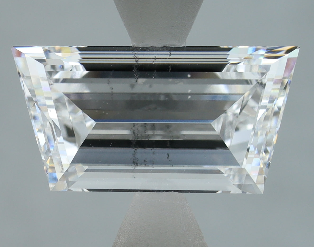Lab-Grown 2.00 Carat Trapezoid Shape Diamond color E Clarity SI1, precious stones, engagement diamonds