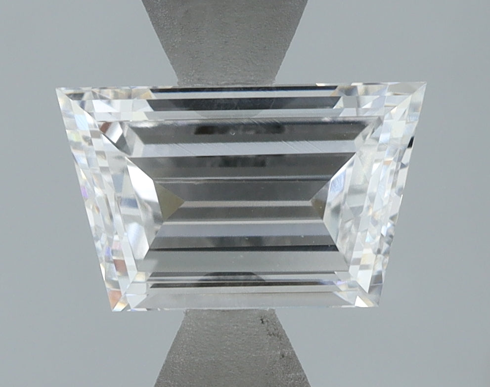 Lab-Grown 1.00 Carat Trapezoid Shape Diamond color E Clarity VVS2, precious stones, engagement diamonds