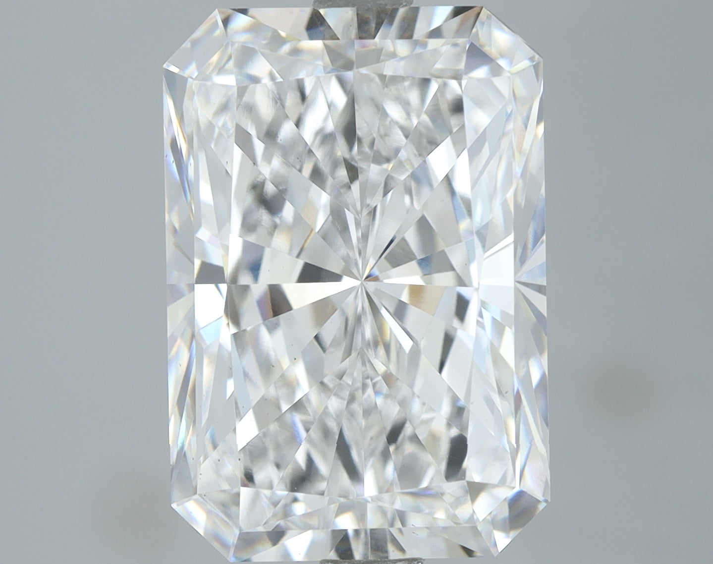Lab-Grown 4.50 Carat Radiant Cut Diamond color D Clarity VS1, precious stones, engagement diamonds