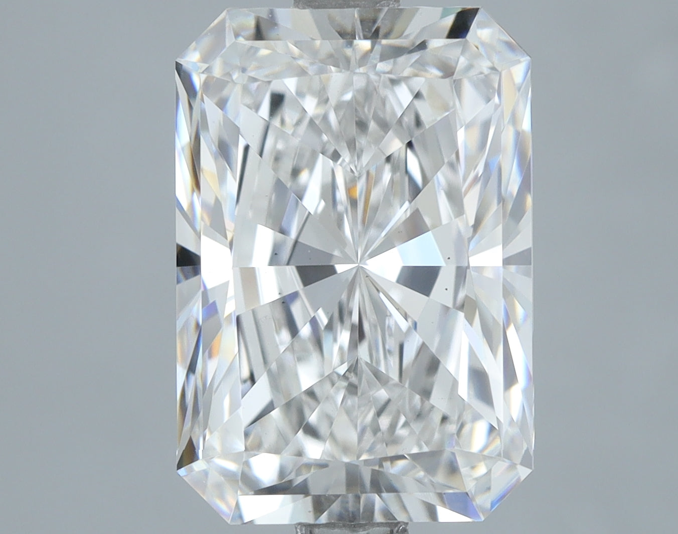 Lab-Grown 3.29 Carat Radiant Cut Diamond color E Clarity VS2, precious stones, engagement diamonds