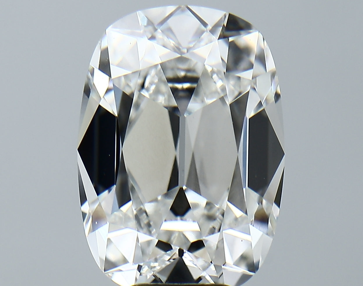 Lab-Grown 8.66 Carat Antique Cushion Cut Diamond color E Clarity VVS2, precious stones, engagement diamonds