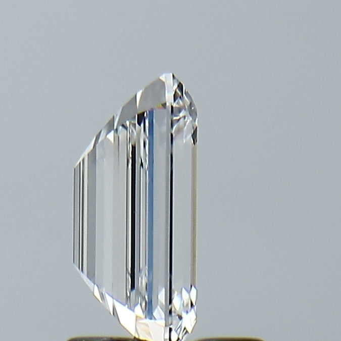 Lab-Grown 1.67 Carat Emerald Cut Diamond color D Clarity VVS2, precious stones, engagement diamonds