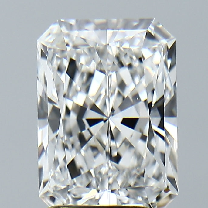 Lab-Grown 2.66 Carat Radiant Cut Diamond color E Clarity VVS2, precious stones, engagement diamonds